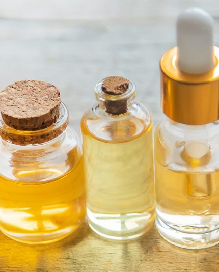 Massage olies in kleine flesjes langselkaar